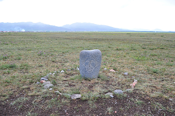 草原石人于岩画第 3 张图片