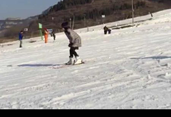 济南卧虎山国际滑雪场第 26 张图片