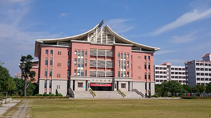 集美大学第 6 张图片