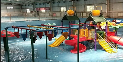 靓特游泳室内水世界