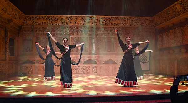 建塘镇锅庄舞体验馆