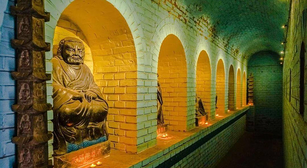 平遥广胜寺罗汉洞