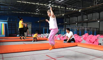 地心引力蹦床公园