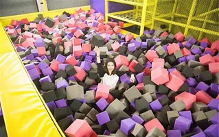 跳跳糖蹦床公园