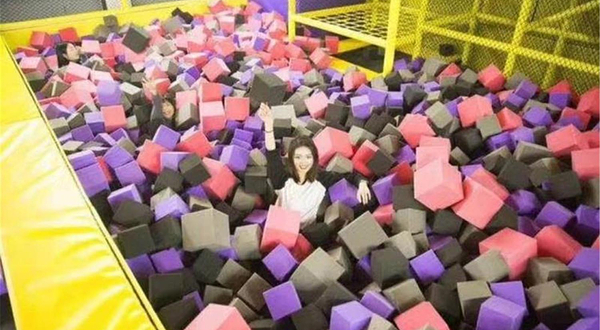 跳跳糖蹦床公园