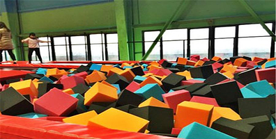 跃动蹦床主题公园