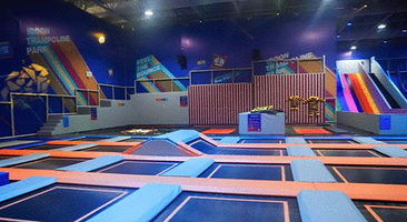 爱蹦IBOON蹦床运动馆（光谷店）
