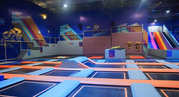 爱蹦IBOON蹦床运动馆（光谷店）