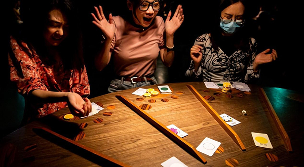 浸入式互动戏剧《金钱世界》