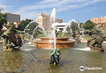 J.C. Nichols Memorial Fountain第 12 张图片